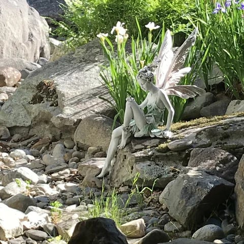 🎁 Sitting Fairy Statue 🎁