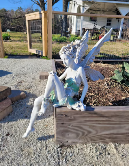 🎁 Sitting Fairy Statue 🎁